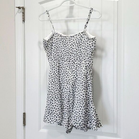 Mi Ami Womans Blue/White Floral  Romper, NWT,  Size Medium - Picture 6 of 6